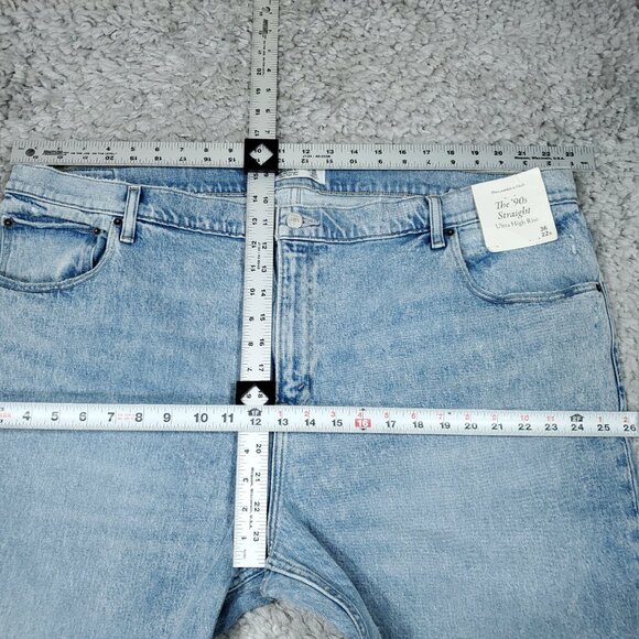 Abercrombie 22 Short 90s Straight Ultra High Rise Jeans Light Wash Blue Size 36 - Picture 5 of 7